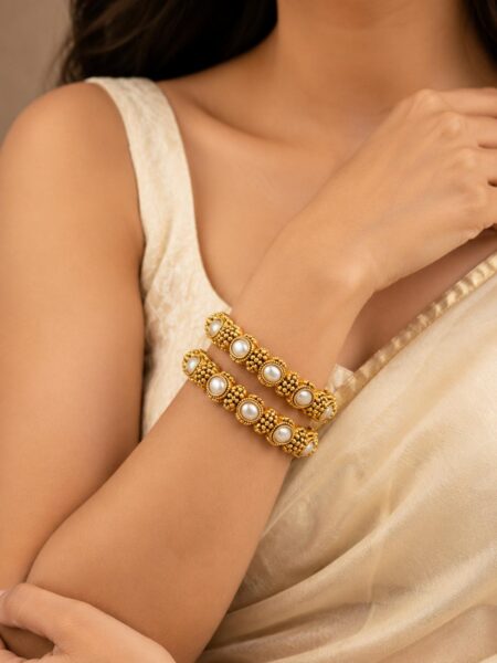 Non Idol Pearl Bangle