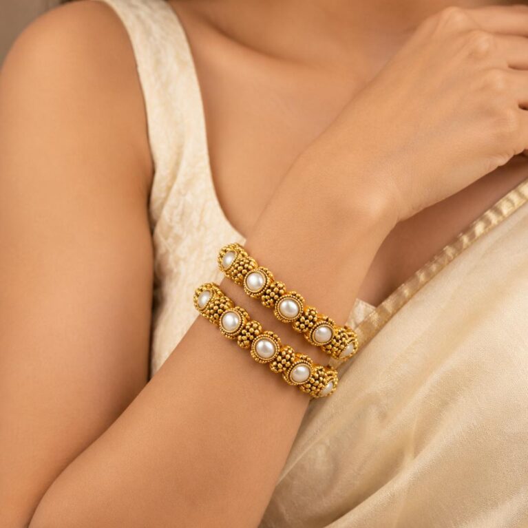 Non Idol Pearl Bangle